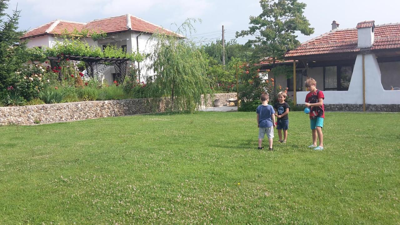 Family Hotel Belvedere Dŭlgopol Exteriör bild