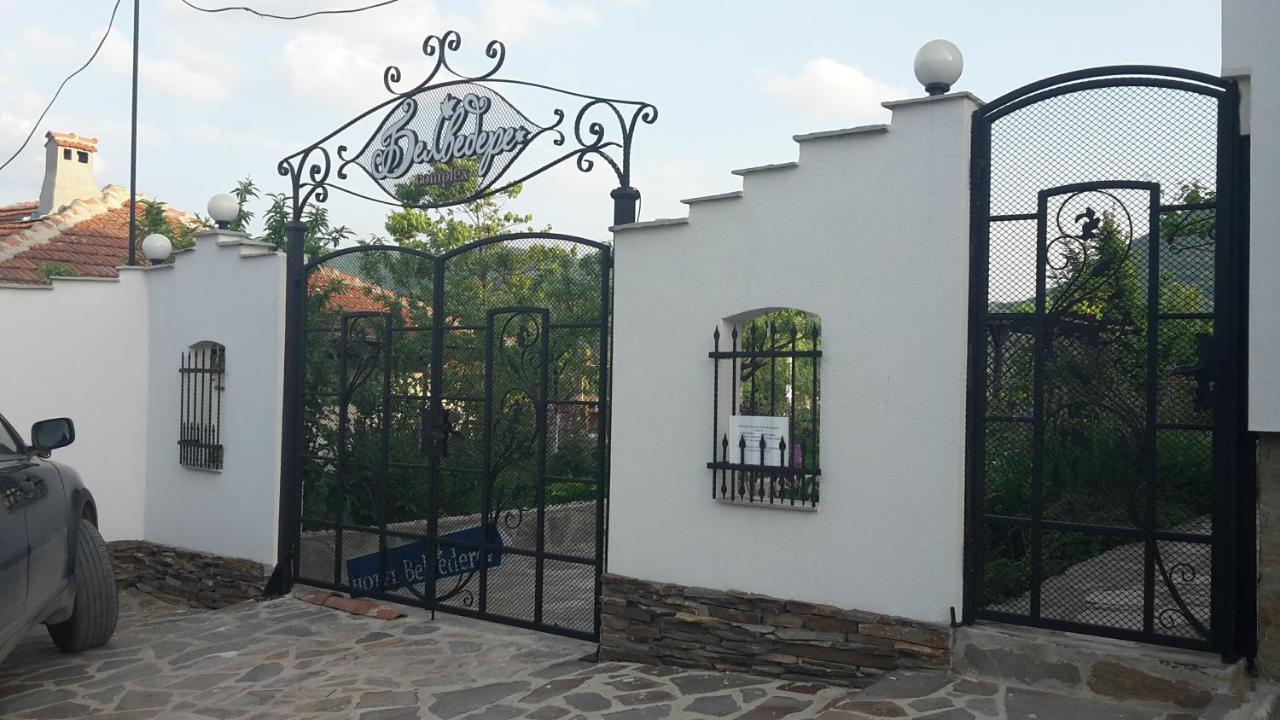 Family Hotel Belvedere Dŭlgopol Exteriör bild