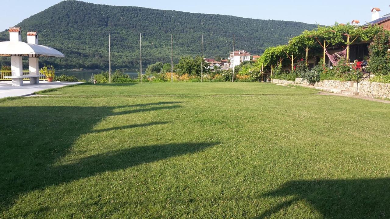 Family Hotel Belvedere Dŭlgopol Exteriör bild